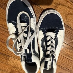 Like new blue and white vans , men or women. Worn only 1x
